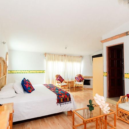 Hotel Hacienda Montesinos Morelia Bagian luar foto