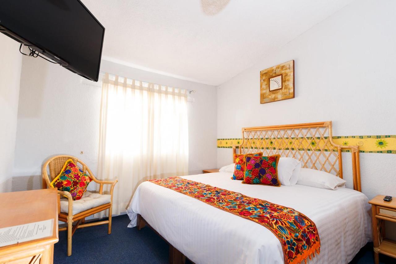 Hotel Hacienda Montesinos Morelia Bagian luar foto