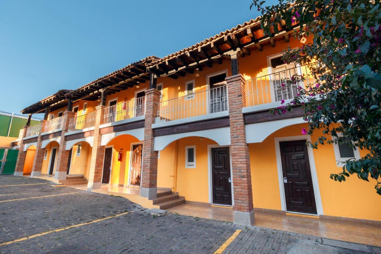 Hotel Hacienda Montesinos Morelia Bagian luar foto