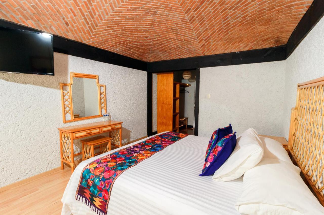 Hotel Hacienda Montesinos Morelia Bagian luar foto