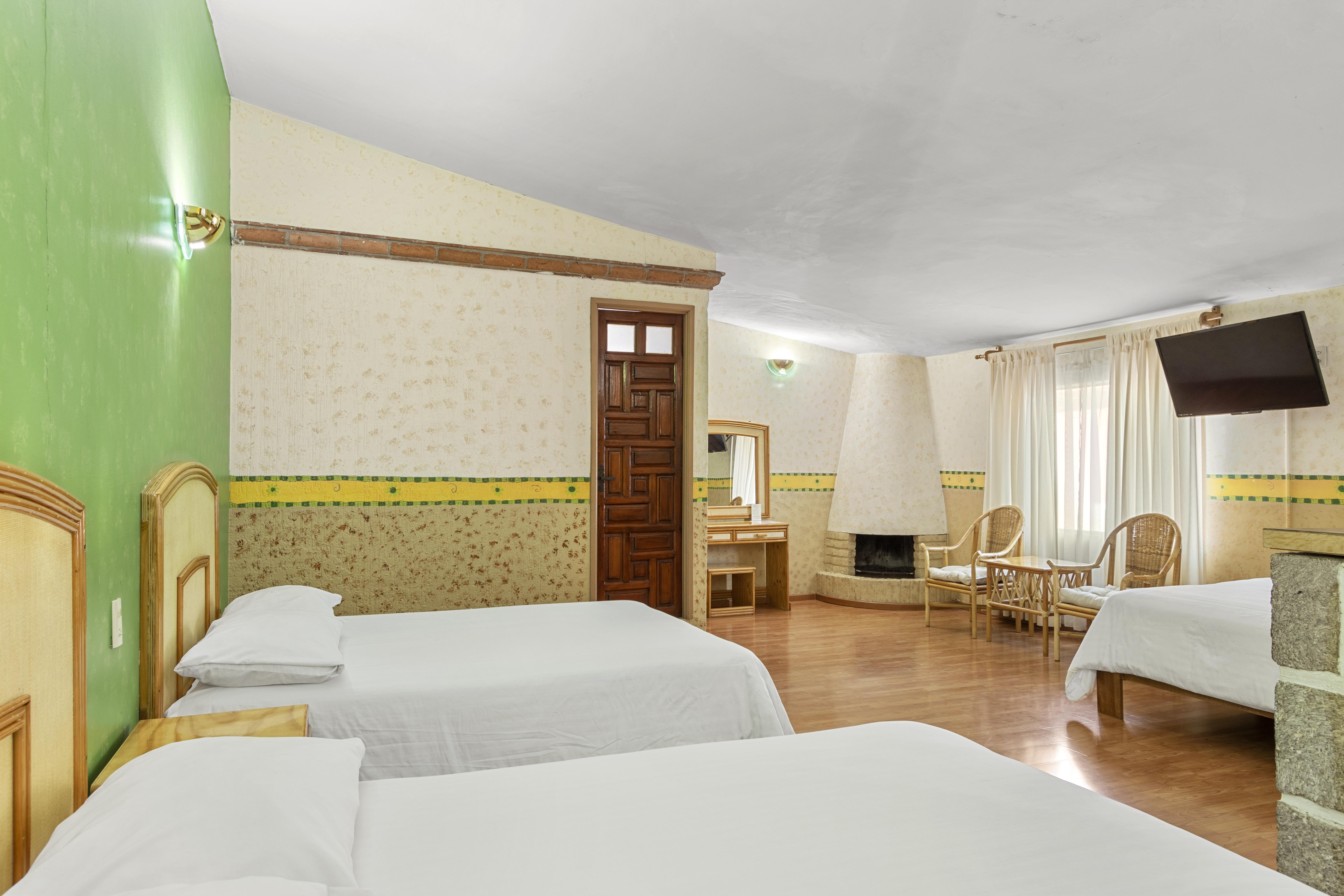 Hotel Hacienda Montesinos Morelia Bagian luar foto