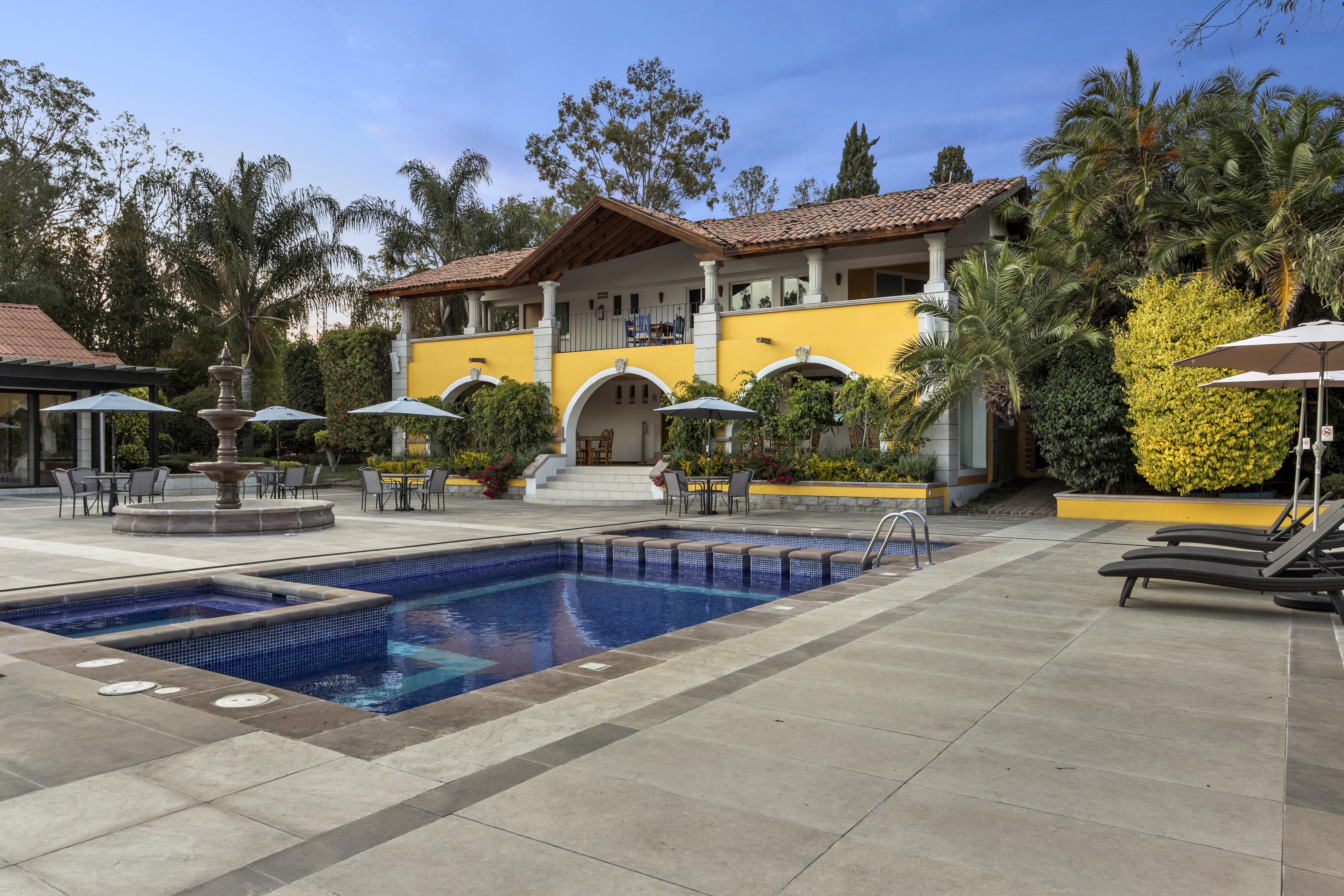 Hotel Hacienda Montesinos Morelia Bagian luar foto